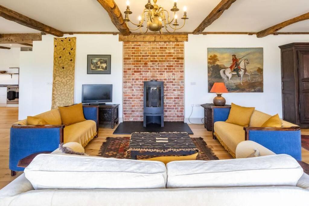 The Granary - Wood Farm Barn. Luxury Barn With Wonderful Countryside Views *