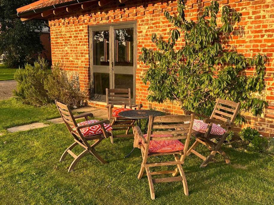 The Granary - Wood Farm Barn. Luxury Barn With Wonderful Countryside Views * Bawdeswell